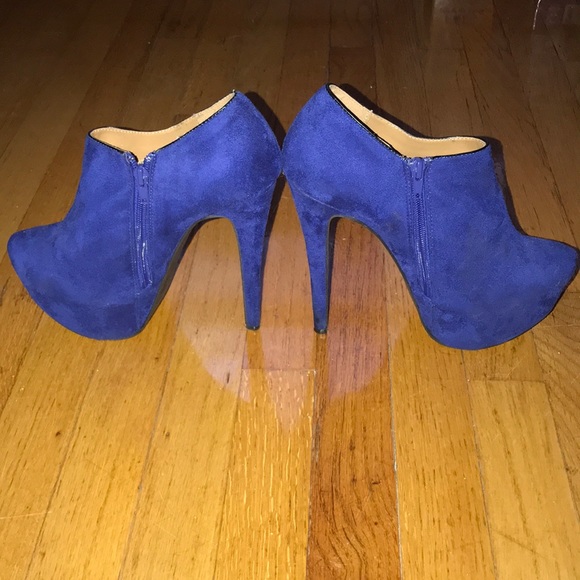 Blue suede Ankle Heel Booties - Picture 3 of 3